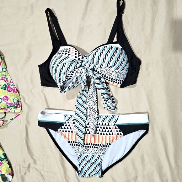 Tribal Print ✦ Two-Way Front Tie Bikini Set ✦ Geometric Stripe + Padded Wireless - Picture 9 of 16